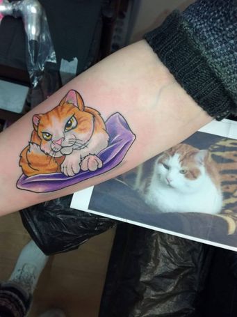 Neon traditional tatuointi, InkWorks Tattoo