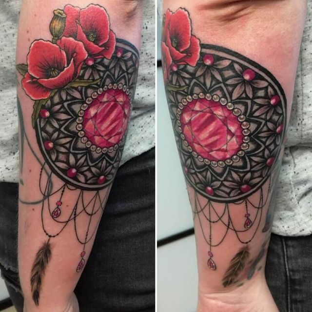 Neon traditional tatuointi, InkWorks Tattoo