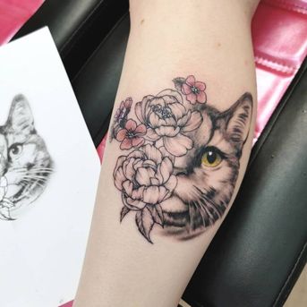Musta-harmaa tatuointi, InkWorks Tattoo