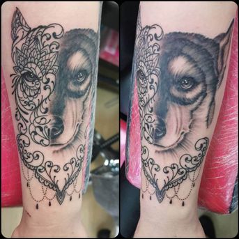 Musta-harmaa tatuointi, InkWorks Tattoo